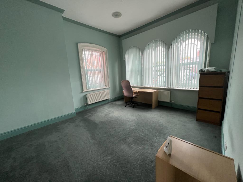 Lot: 96 - OFFICES PREMISES AND PARKING WITH POTENTIAL -